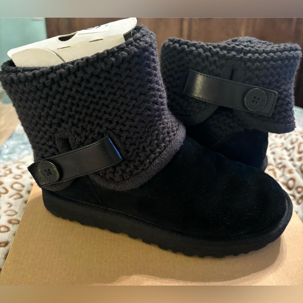 NEW UGG Shaina Boots in Black